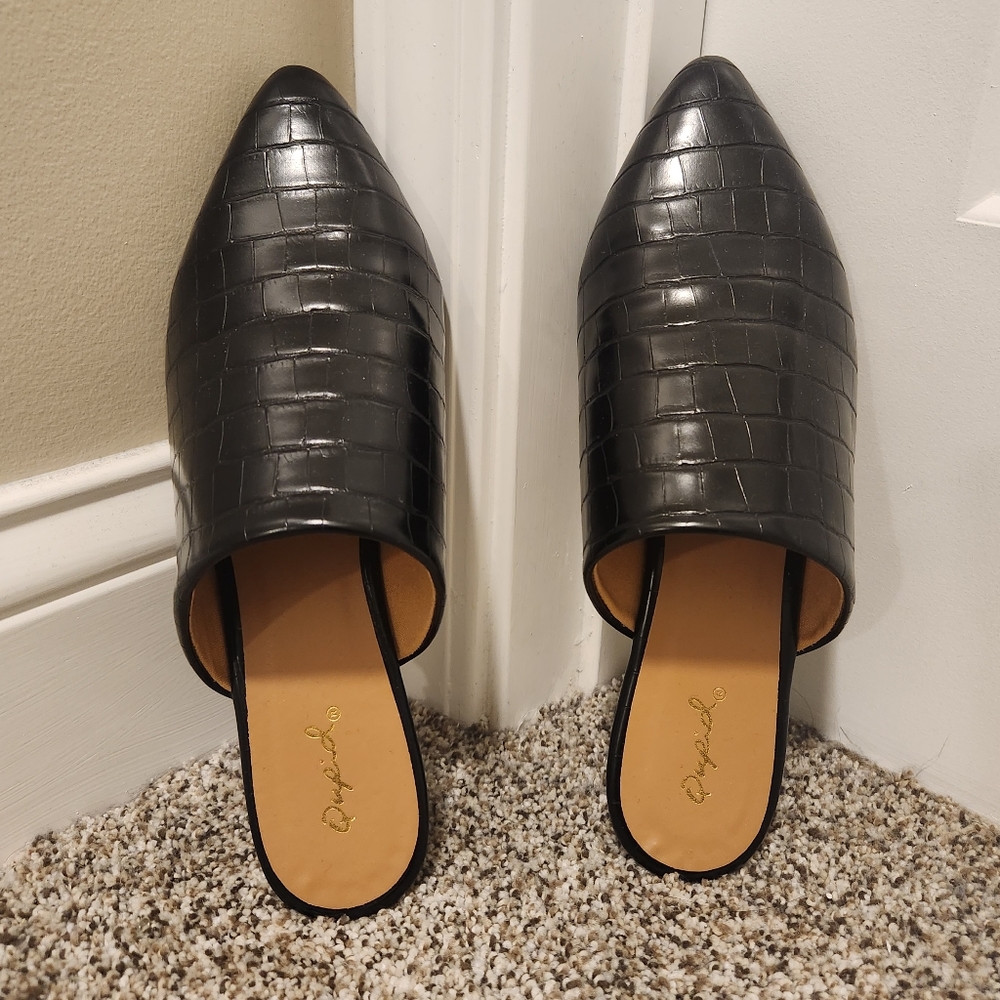 Qupid black faux leather snake textured mules NWOT
